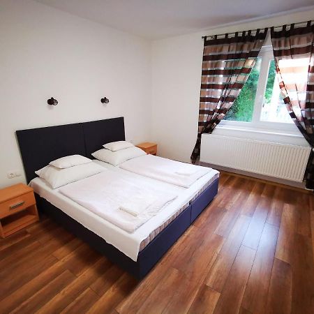 גיולה Mate Apartman מראה חיצוני תמונה