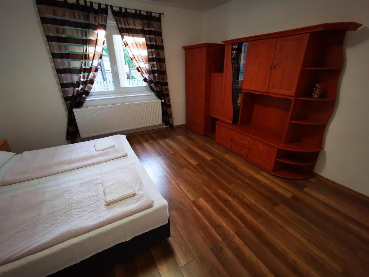 גיולה Mate Apartman מראה חיצוני תמונה