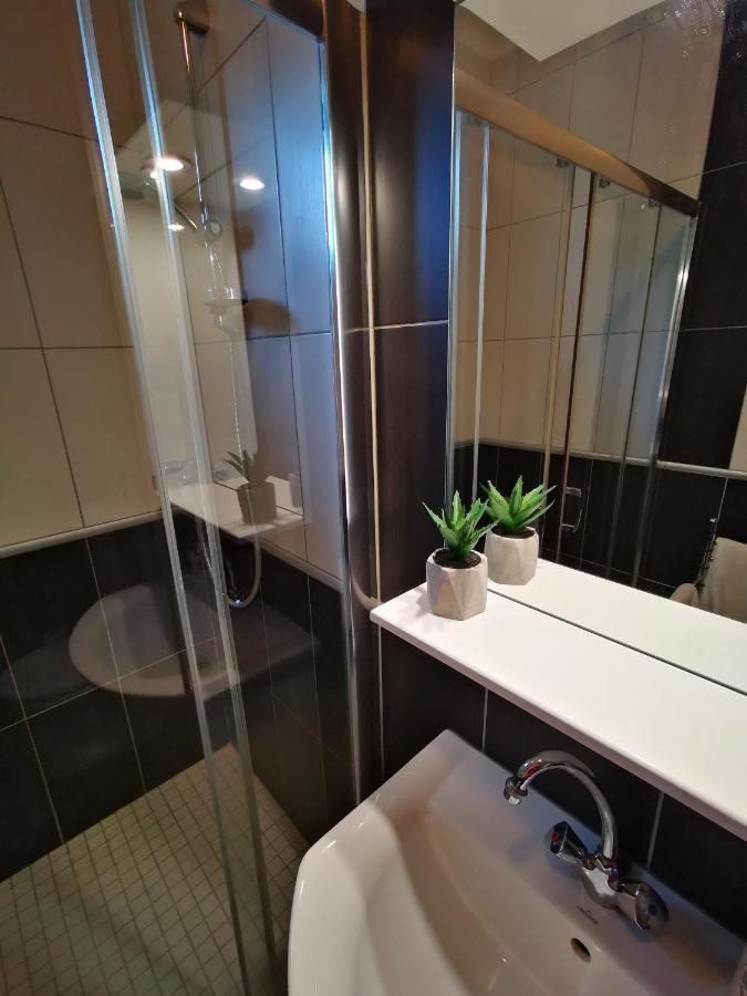 גיולה Mate Apartman מראה חיצוני תמונה