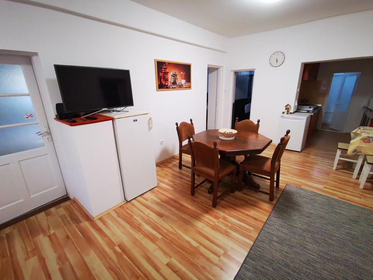 גיולה Mate Apartman מראה חיצוני תמונה