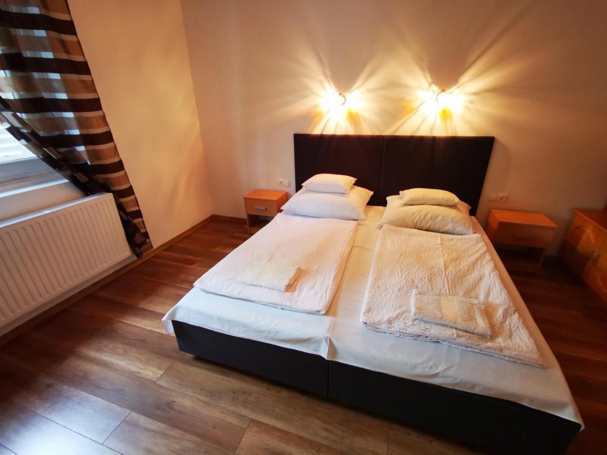 גיולה Mate Apartman מראה חיצוני תמונה