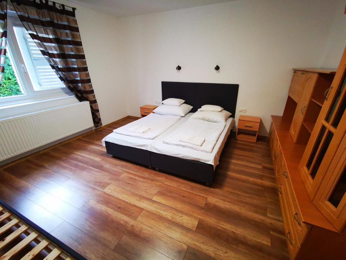 גיולה Mate Apartman מראה חיצוני תמונה
