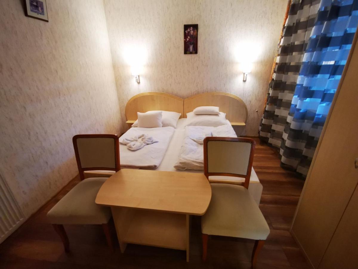 גיולה Mate Apartman מראה חיצוני תמונה